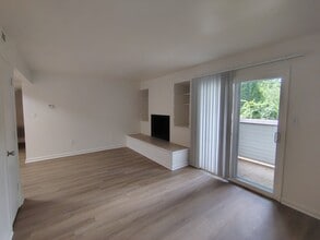 Building Photo - 600 Reusens Rd