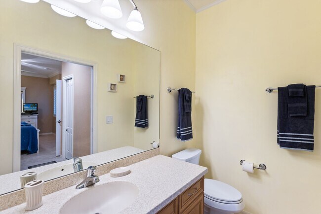 Building Photo - ** HERITAGE BAY ** 2 BED / 2 BATH - CONDO ...