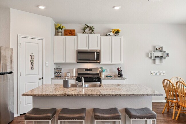 Building Photo - "Rent to Own this Charming 3-Bed Oasis with 18 month lease!*"