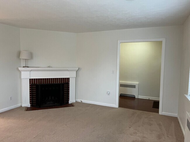 Building Photo - 405 Hemlock Dr SE