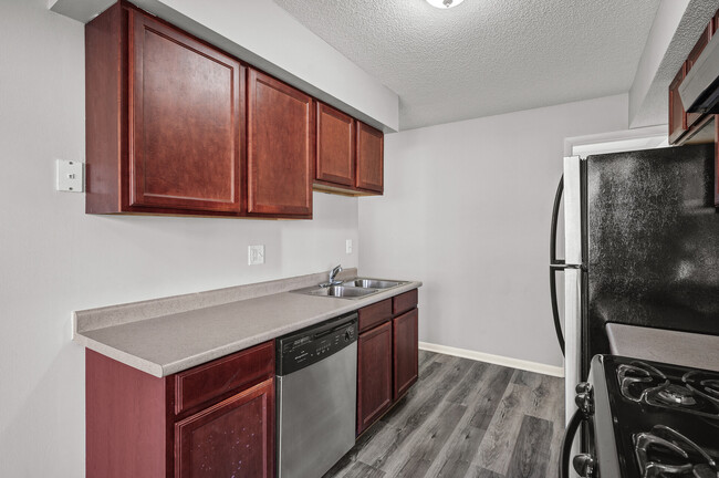 Building Photo - Rosco Apts-2720