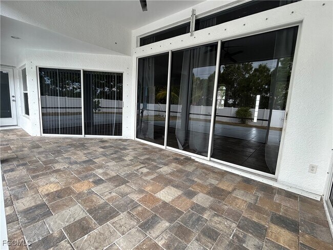 Building Photo - 1321 SW 25th St