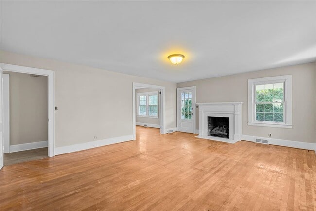 Building Photo - 807 Shamrock Rd