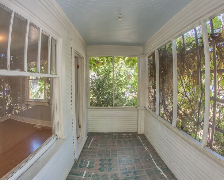 screened in back porch - 127 1/2 Keystone Ave