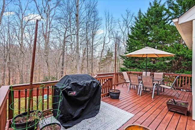 Building Photo - Beautiful 5-bedroom home close to VRE, I-95, shopping and much more!