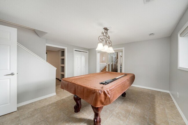 Building Photo - 2412 S Sheffield Cir