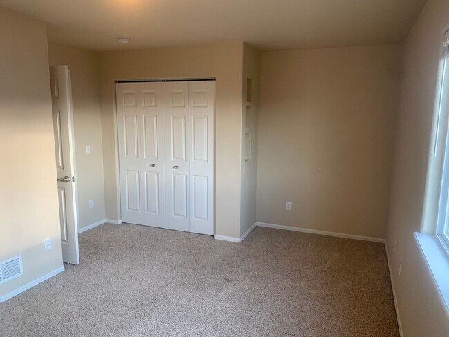 Building Photo - Gorgeous 7 Bed/3.5 Bath Home for Rent in C...