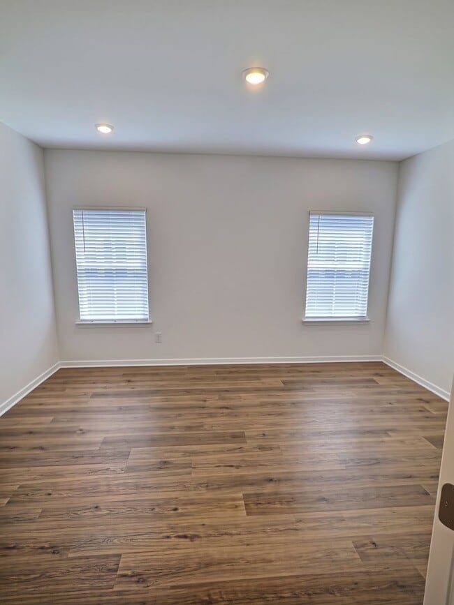 Building Photo - 123 Everly Cir