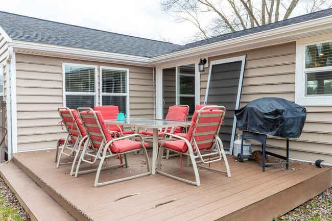 Building Photo - Renovated 3 Bedroom 2 Bathroom Rancher