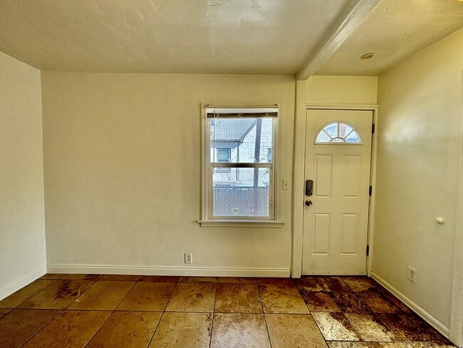Building Photo - 119 E Leslie Ave
