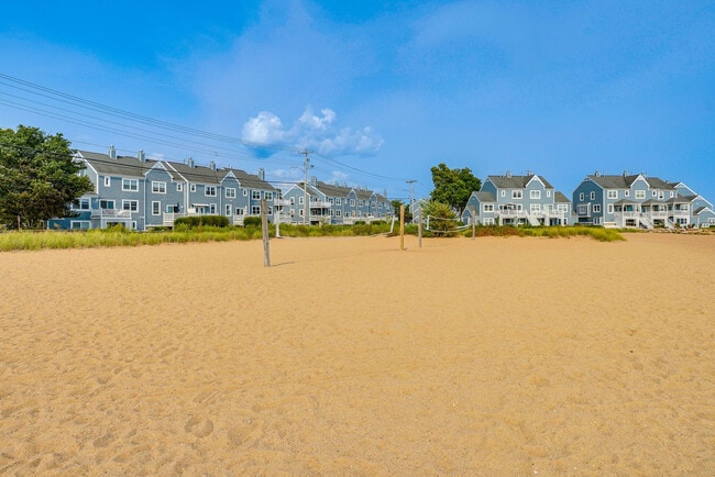 Building Photo - 47 Cosey Beach Ave