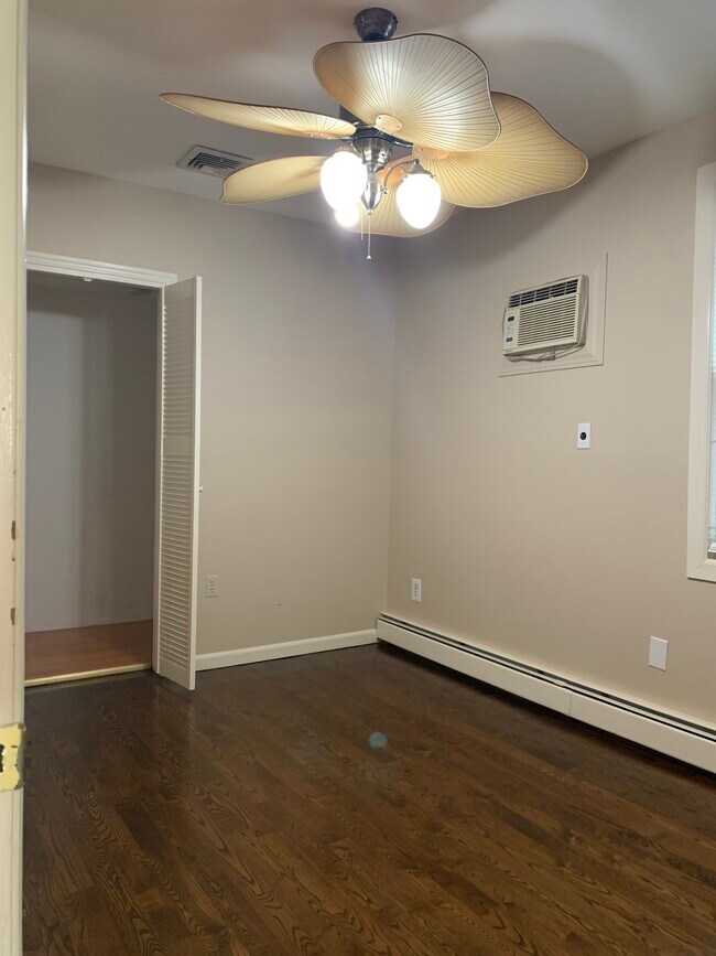 Building Photo - 52 Goodall St