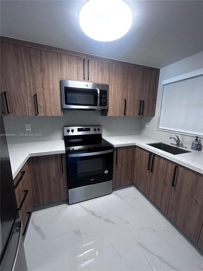 Building Photo - 3820 W 9th Way