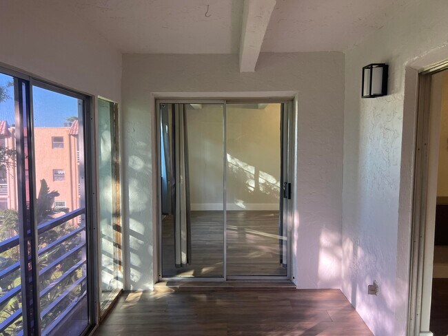 Building Photo - 10120 Boca Entrada Blvd