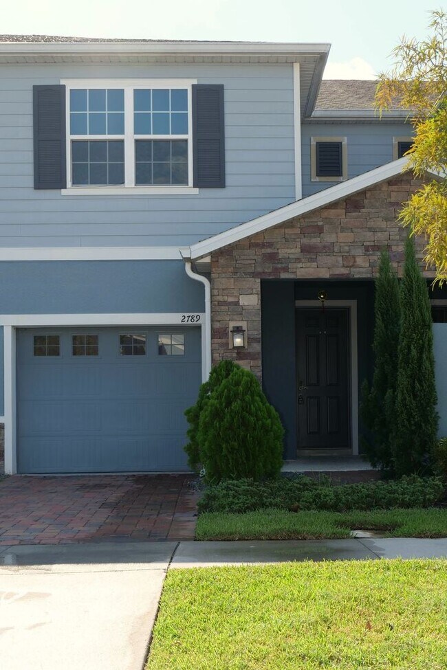 Building Photo - Modern 3-Bedroom Townhome in Gated Communi...