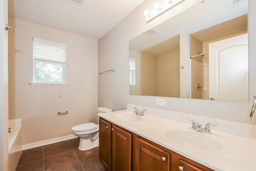 Building Photo - 7545 Sloewood Dr