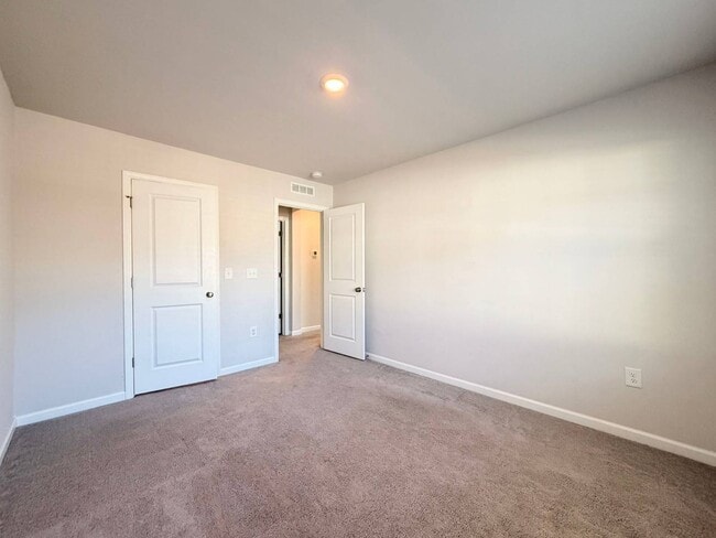 Building Photo - 400 Hazy Hls Ln