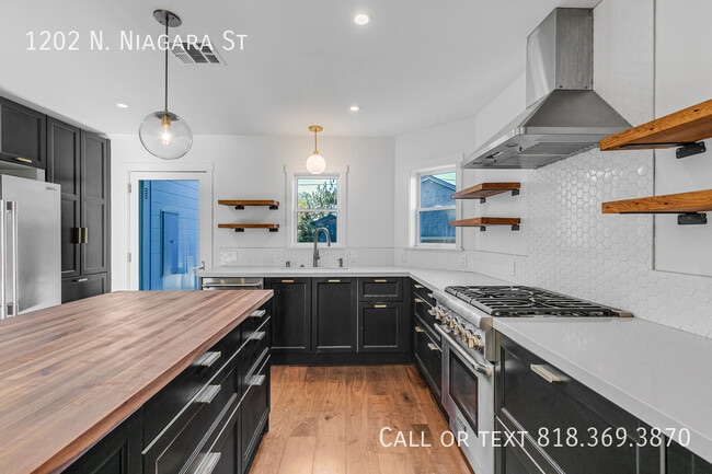 Building Photo - 1202 N Niagara St