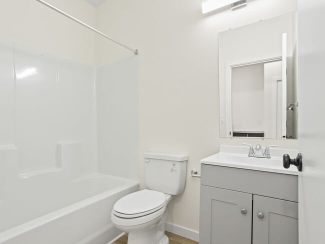 Building Photo - Vancouver Townhouses - Get 1 Month Free!