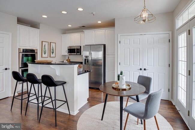 Building Photo - 9515 Walker Way