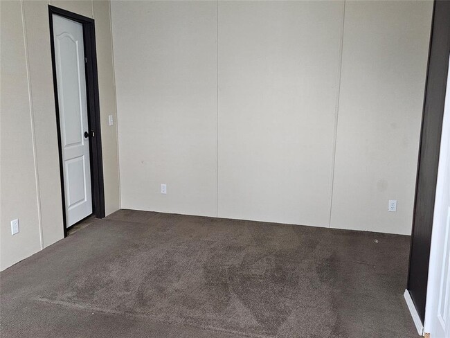 Building Photo - 136 Navasota Dr