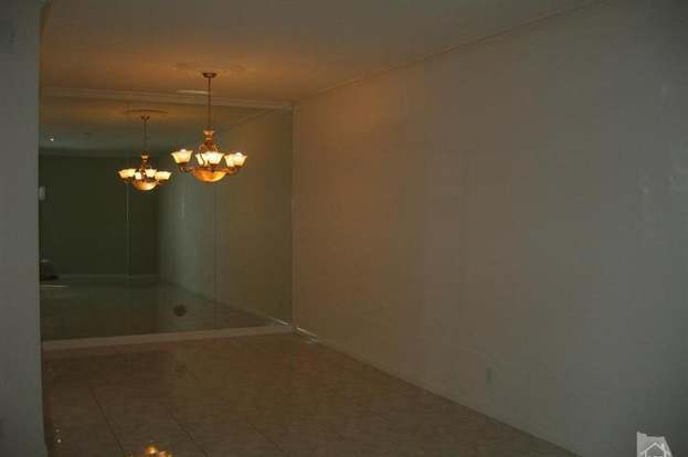 Building Photo - 640 Indian Oak Ln