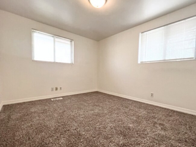 Building Photo - 3006 Bella~Great North End Home!