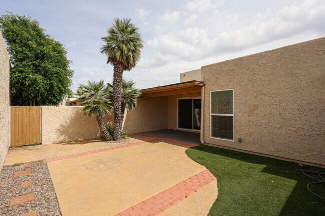 Building Photo - 238 W Maya Dr