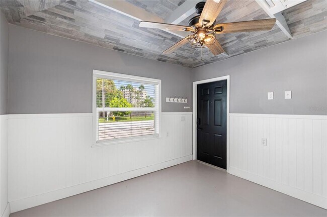 Building Photo - 231 E Madeira Ave