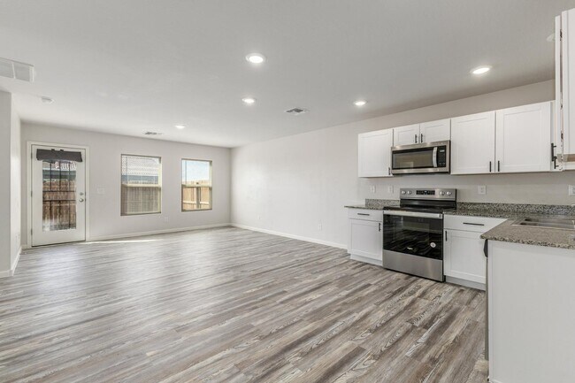 Building Photo - 14514 S Vera Cruz Rd