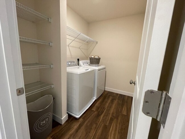 Building Photo - Heron | 3 Bed 2.5 Bath | Garage | 1800 sf | $2726-$2999 | 8, 9, 10, 12, 14, and 15 month lease terms