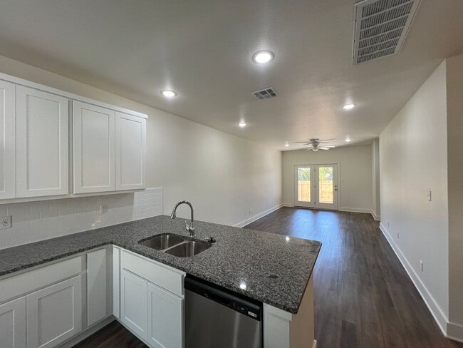 Building Photo - Brand new Belton Townhomes ready for move-in!