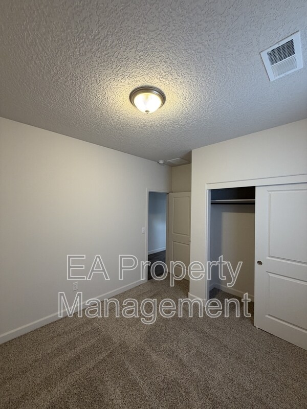 Building Photo - 6742 Clayton Dr NE