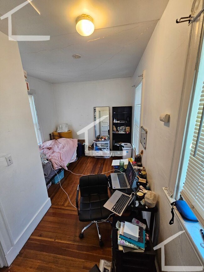 Building Photo - Nice 3 bed in Allston......