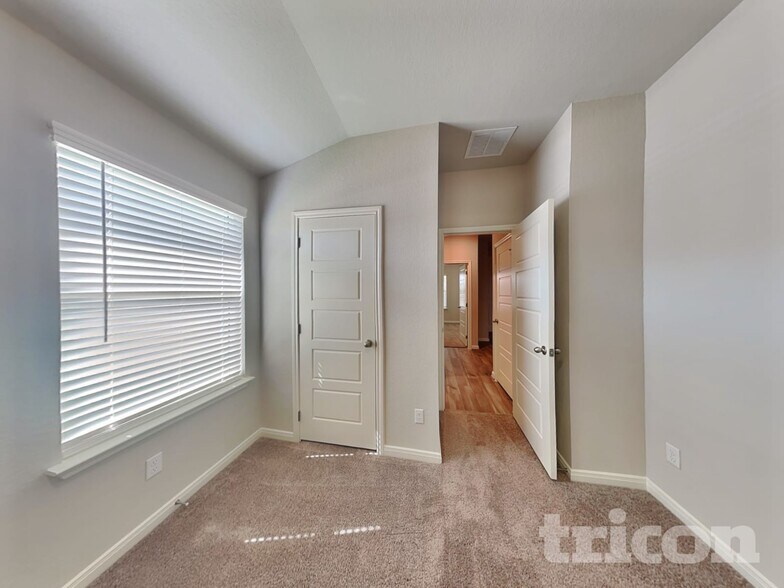 Building Photo - 5504 Shasta Pl