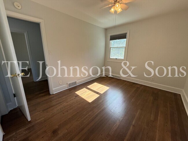 Building Photo - Three bedroom House with Large Lot in Country Setting