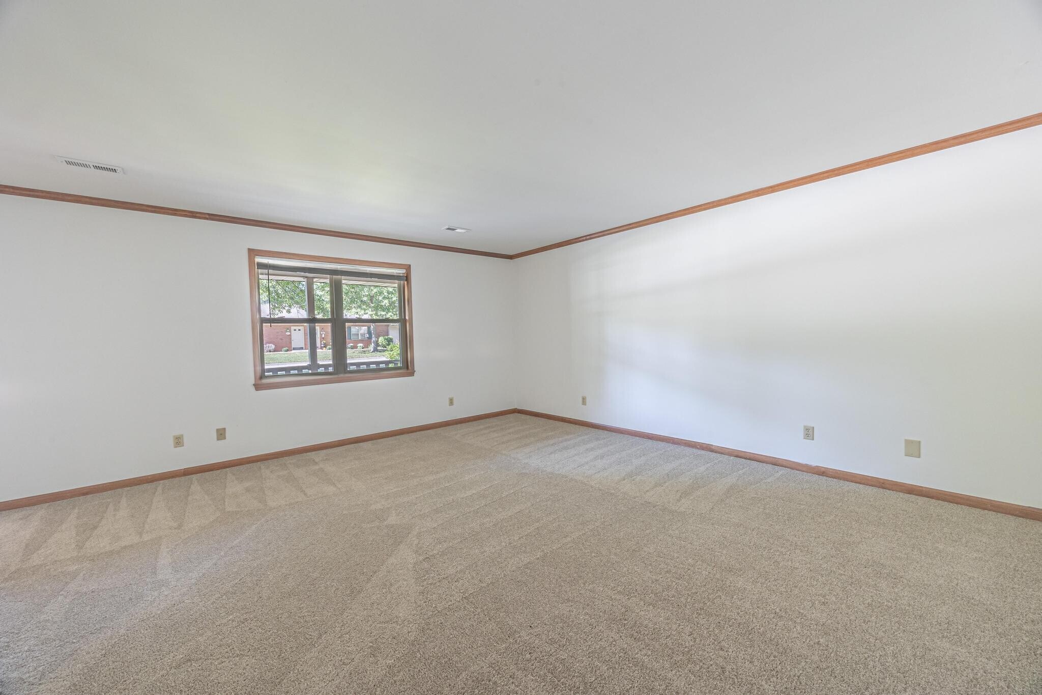 Building Photo - 10896 Oak Blvd