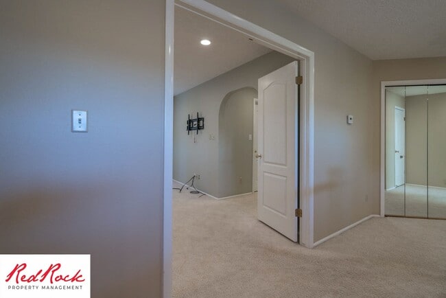 Building Photo - Spacious 5 Bedroom Home in A Quiet Communi...