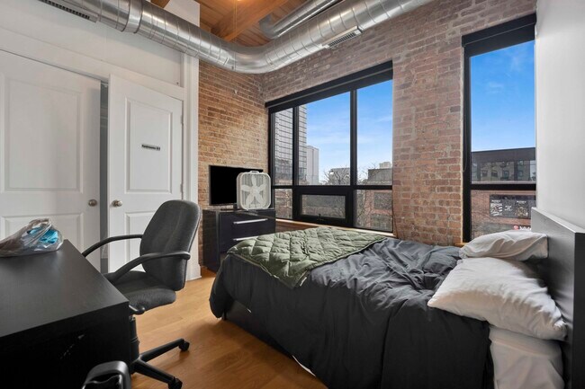 Building Photo - 935 W Randolph St