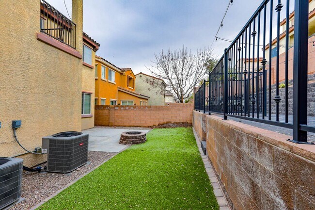 Building Photo - 3 Story Home With Large Loft IN Providence