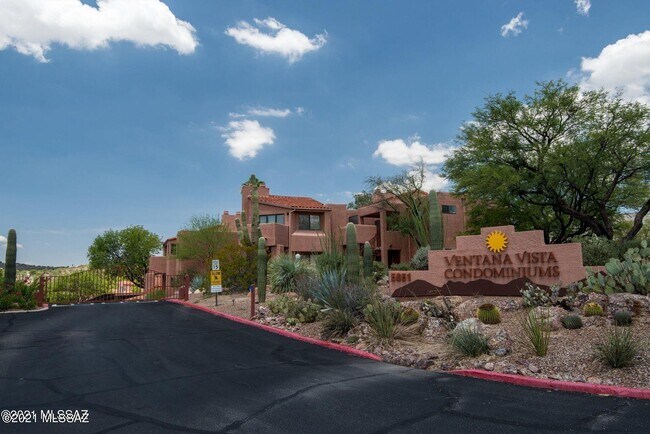 Building Photo - 5051 N Sabino Canyon Rd