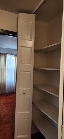 Building Photo - 322 Russet Way