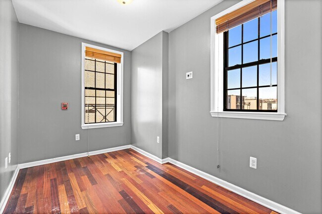 Building Photo - 508 Grand St