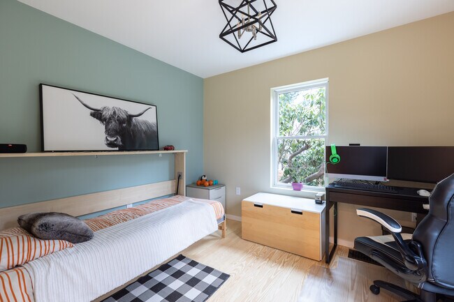 Building Photo - 136 Topsfield Rd