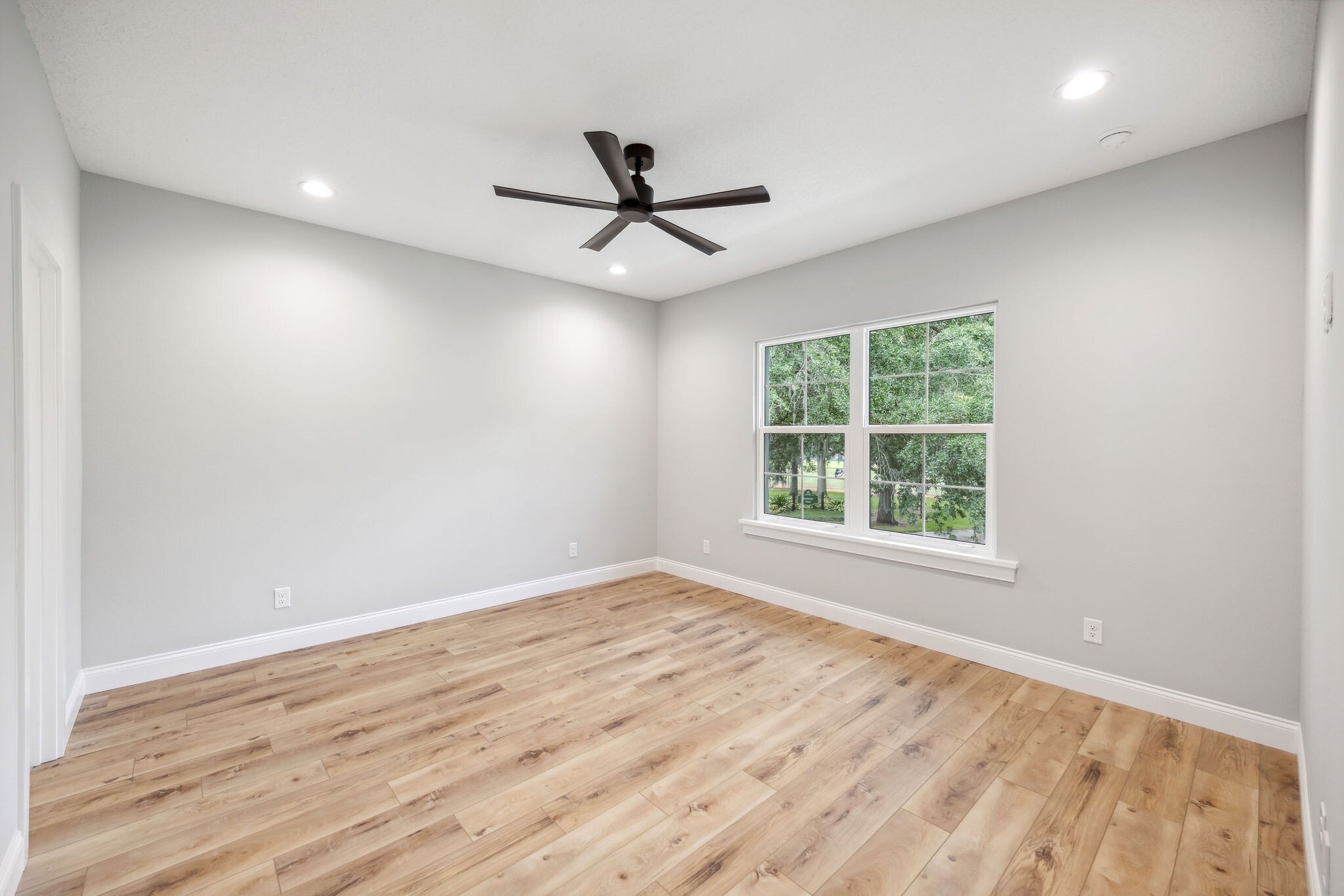 Building Photo - 444 Delaney Park Dr