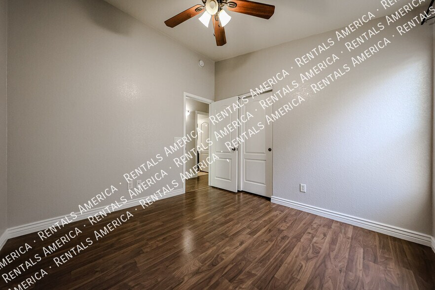 Building Photo - 51 W Hereford Dr