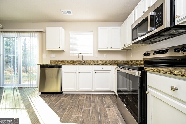 Building Photo - 6600 Browns Mill Ferry Dr