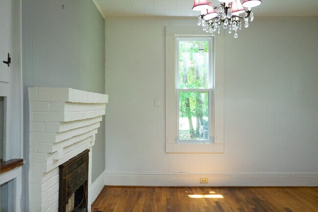 Building Photo - 125 Horry St NE