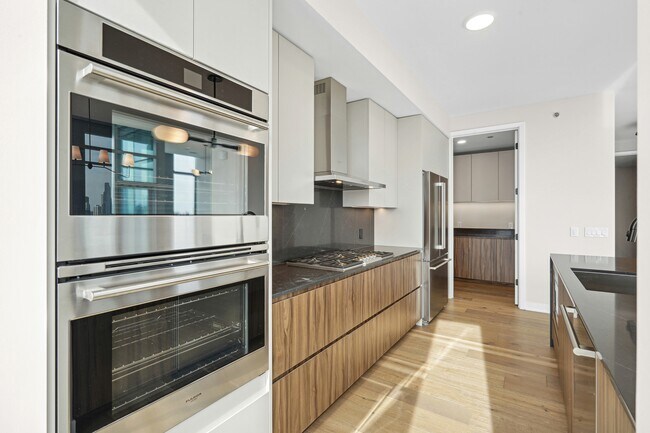 Building Photo - 1114 W Carroll Ave