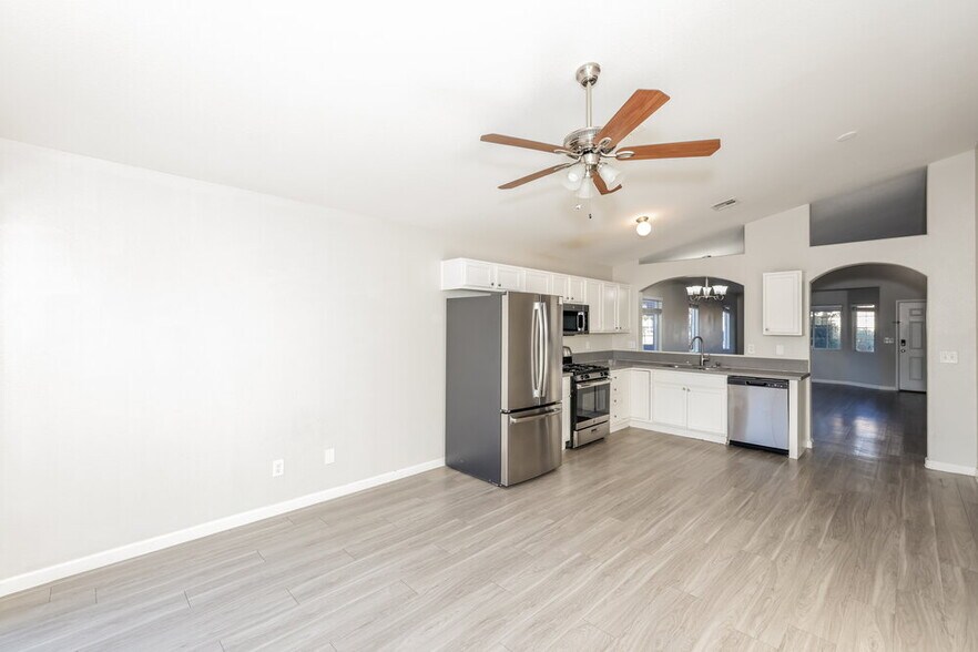 Building Photo - 511 Shallow Mist Ct